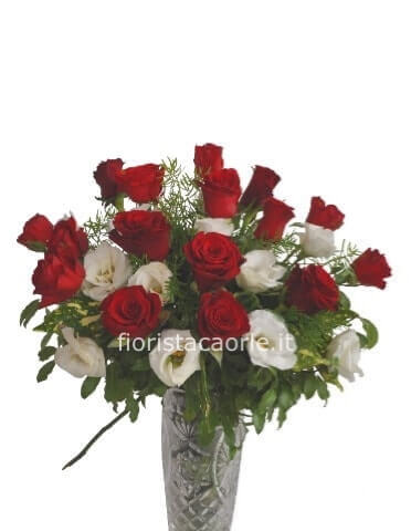 Bouquet di rose e fiori bianchi medio